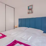 Apartment Tries 5 With Heated Pool And Sea View *