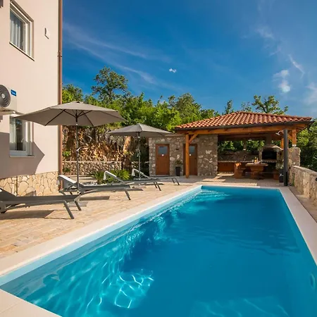 Apartmán Tries 5 With Heated Pool And Sea View