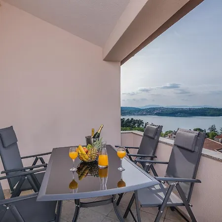 Tries 5 With Heated Pool And Sea View Apartmán Klimno