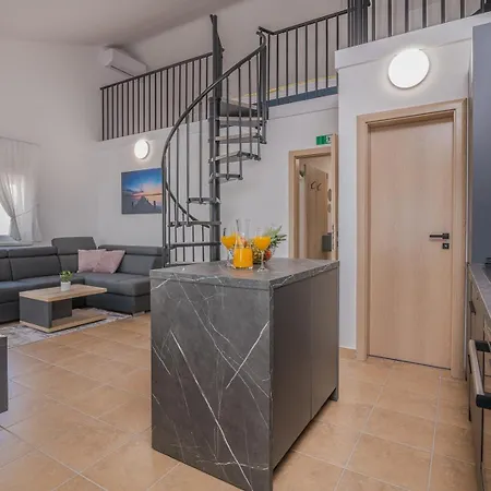 Tries 5 With Heated Pool And Sea View Klimno
