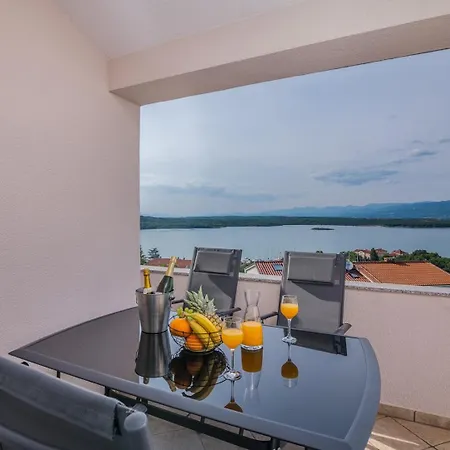 Tries 5 With Heated Pool And Sea View