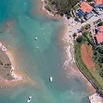 Tries 5 With Heated Pool And Sea View