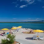 شقة Tries 5 With Heated Pool And Sea View *