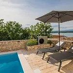 Tries 5 With Heated Pool And Sea View شقة