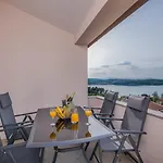 Tries 5 With Heated Pool And Sea View شقة كليمنو