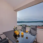 Tries 5 With Heated Pool And Sea View * كليمنو