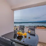 Tries 5 With Heated Pool And Sea View